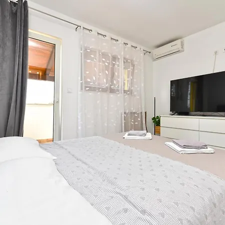 2393 3* ロヴィニ