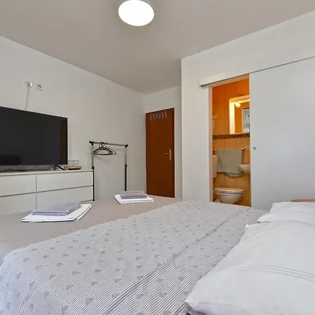 2393 3* Ρόβινι